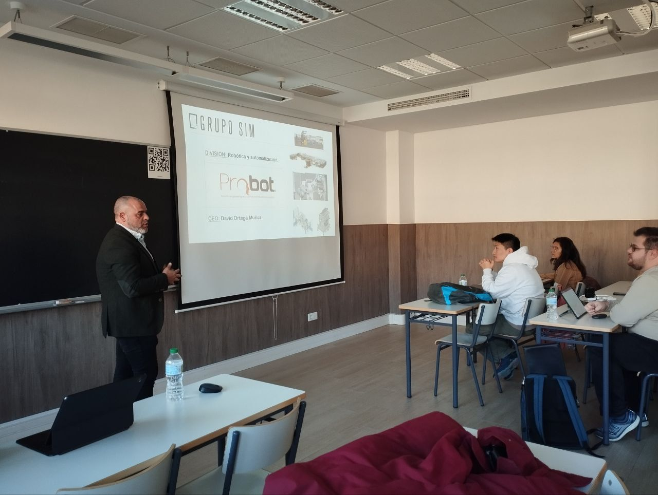 David Ortega impartiendo una charla en la Universidad de Alicante